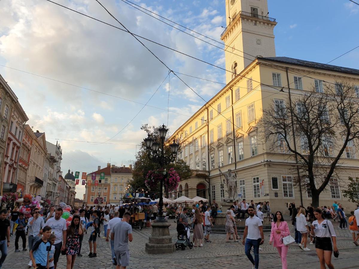 Modern Apartment In Old City Center Lviv Exterior foto