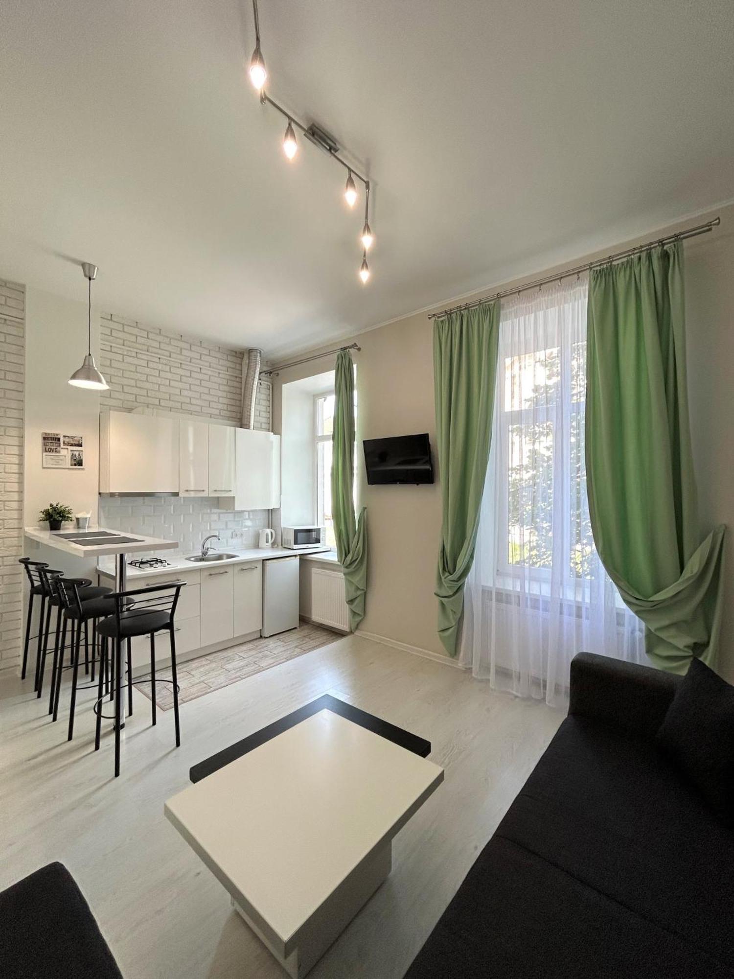 Modern Apartment In Old City Center Lviv Exterior foto