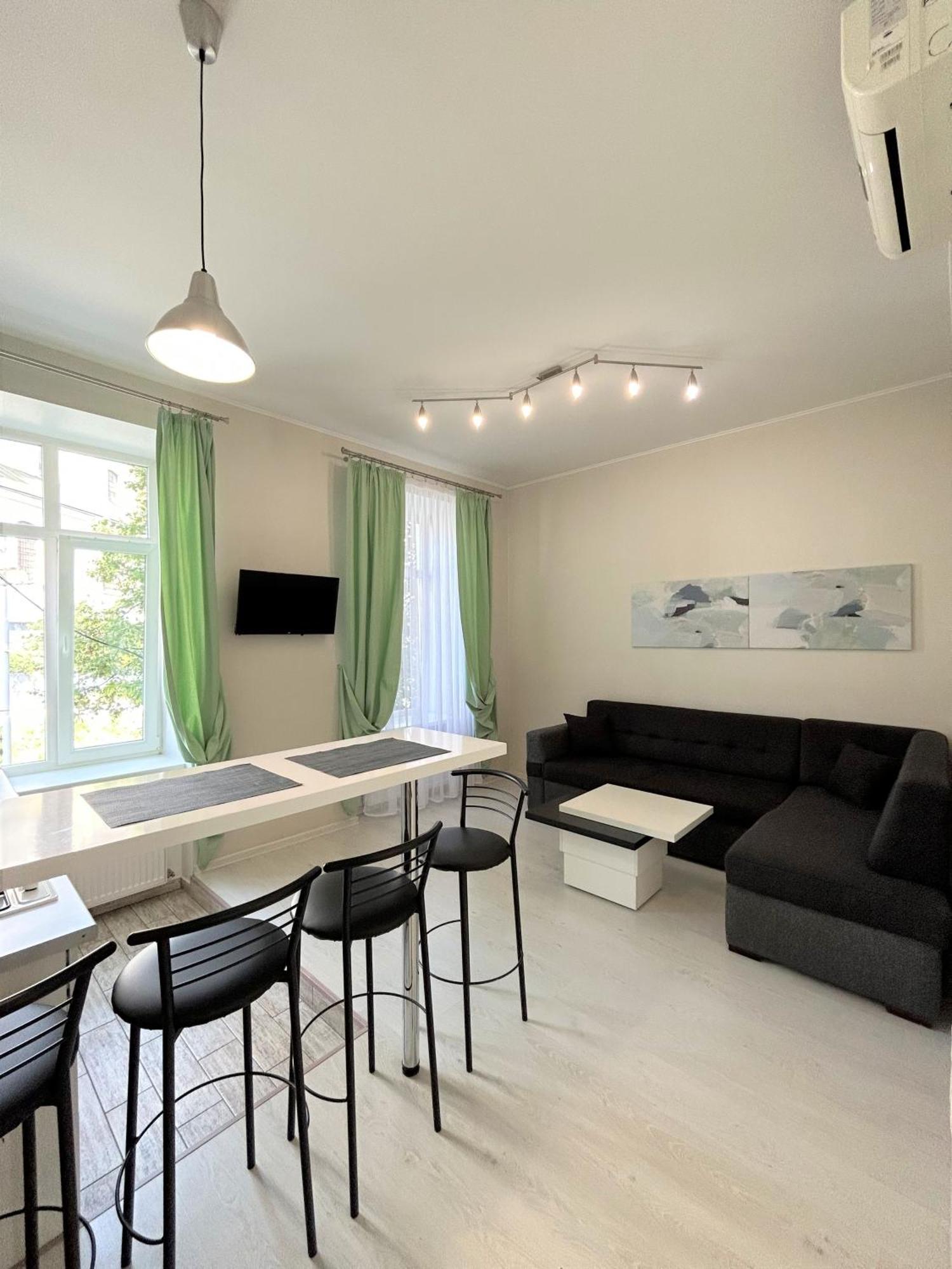 Modern Apartment In Old City Center Lviv Exterior foto
